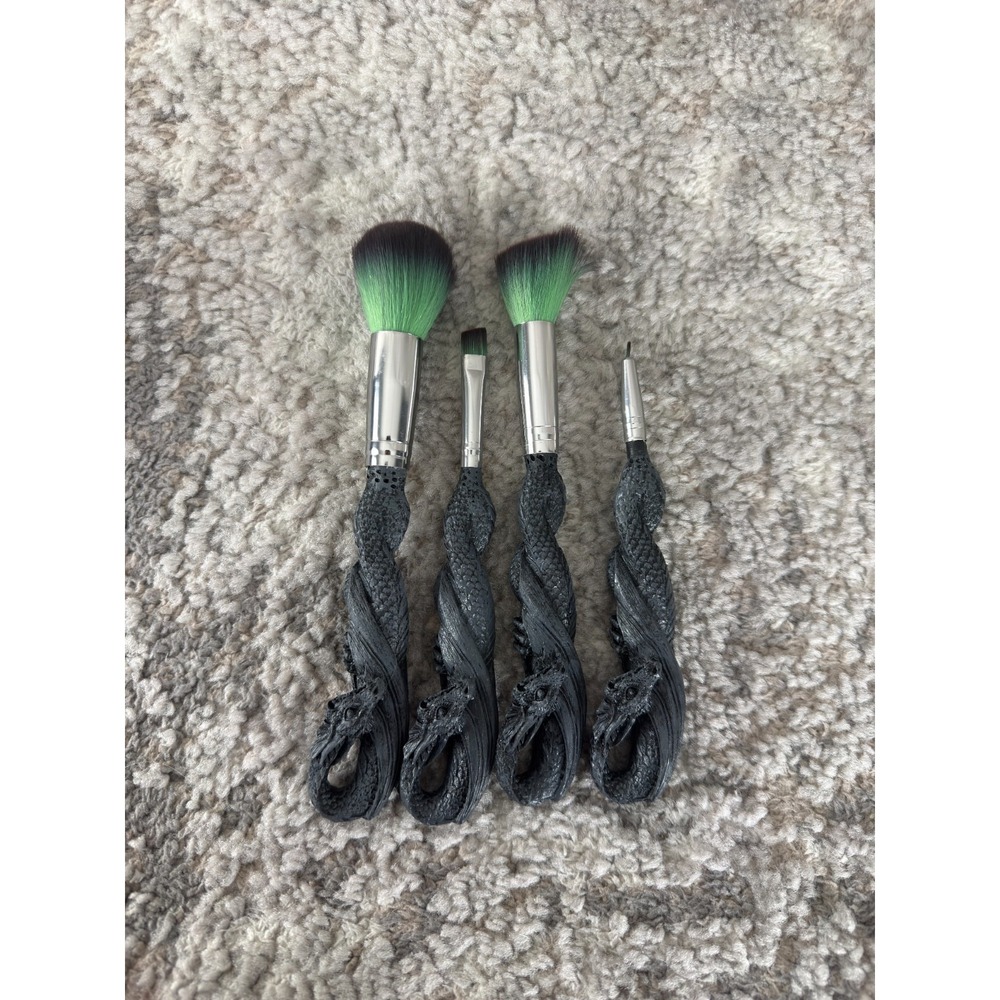 Hot Topic Blackheart Beauty Dragon Complexion Collection Makeup Brush Set